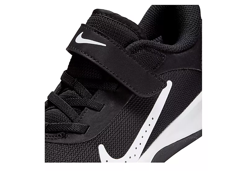 Nike Boys Omni Multi-court Basketball Shoe - Black 7 Nike Boys Omni Multi-court Basketball Shoe - Black - Image 7